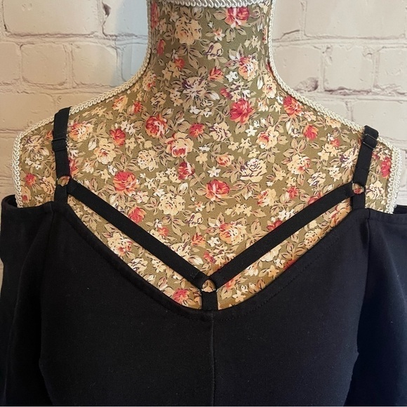 Bold Elements Bodycon Dress - Picture 3 of 7